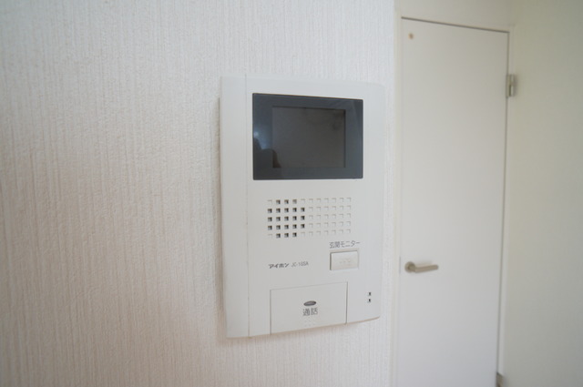 セキュリティ　映像で来訪者確認ができる、ＴＶモニタ付インターホン完備◎