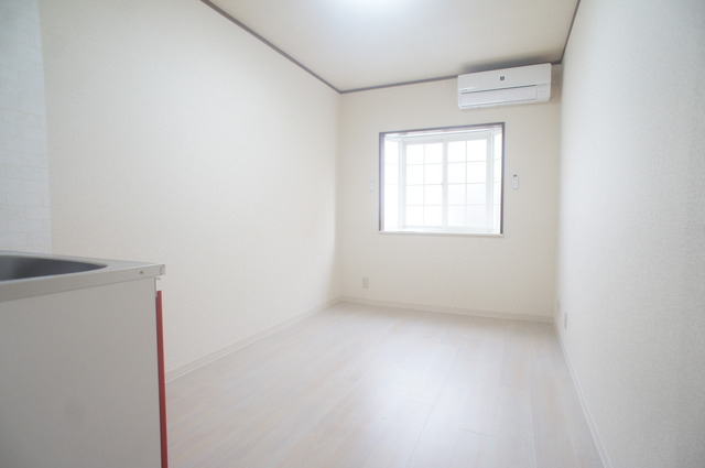 居室・リビング　人気の南向きなので暖かな日差しが入りますね♪