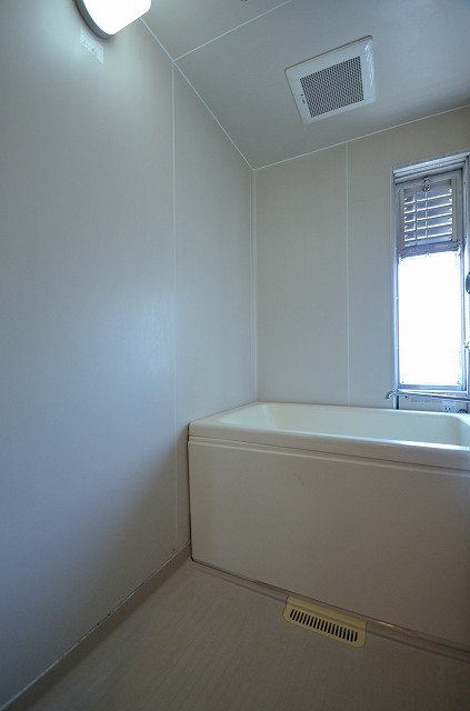 バス・シャワールーム　同物件、別号室のものです。