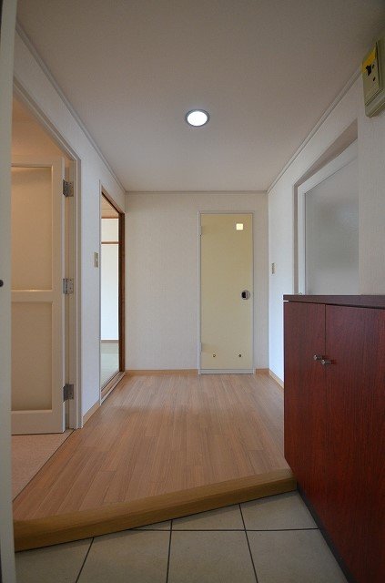 玄関　同物件、別号室のものです。