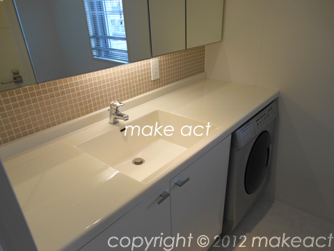 洗面設備　■シンプルな洗面台