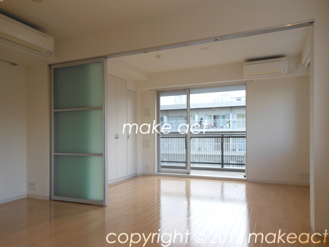 居室・リビング　■広々としたリビング