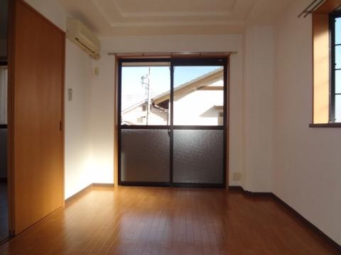 居室・リビング　室内