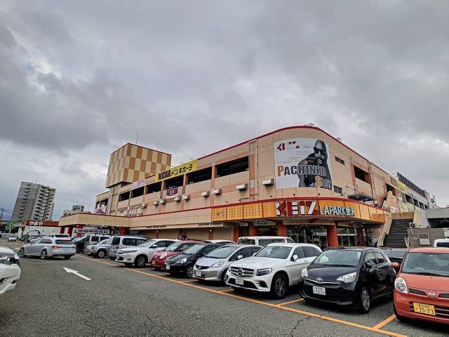 スーパー　ＭＥＧＡドン・キホーテラパーク金沢店（スーパー）まで829m