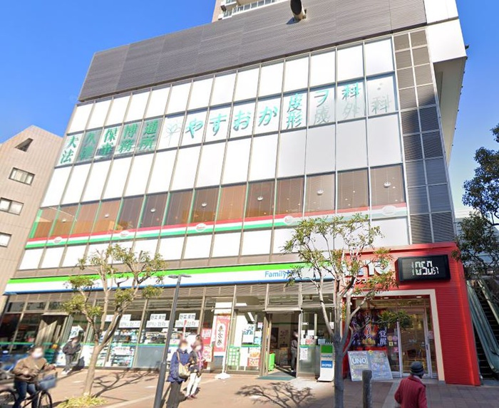 コンビニ　ファミリーマート（コンビニ）まで138m