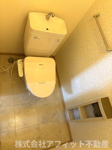 トイレ　温水洗浄暖房便座