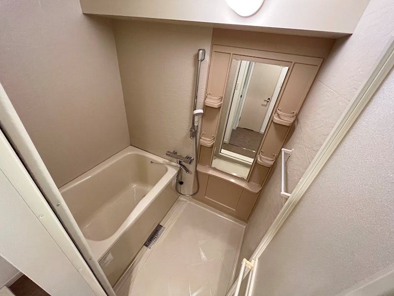 バス・シャワールーム　同物件別部屋写真