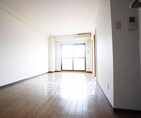 居室・リビング　明るい室内