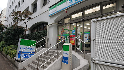 コンビニ　ファミリーマートＭＳＣセンタービル店（コンビニ）まで230m