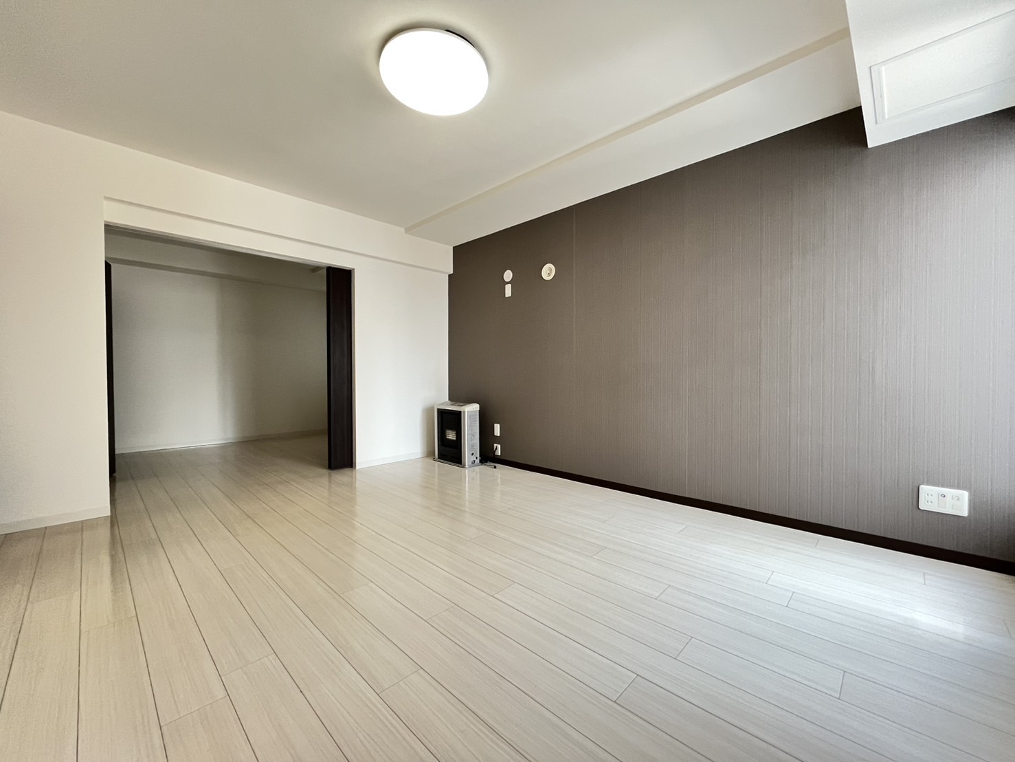 居室・リビング　他号室のお写真です。参考にご覧ください。