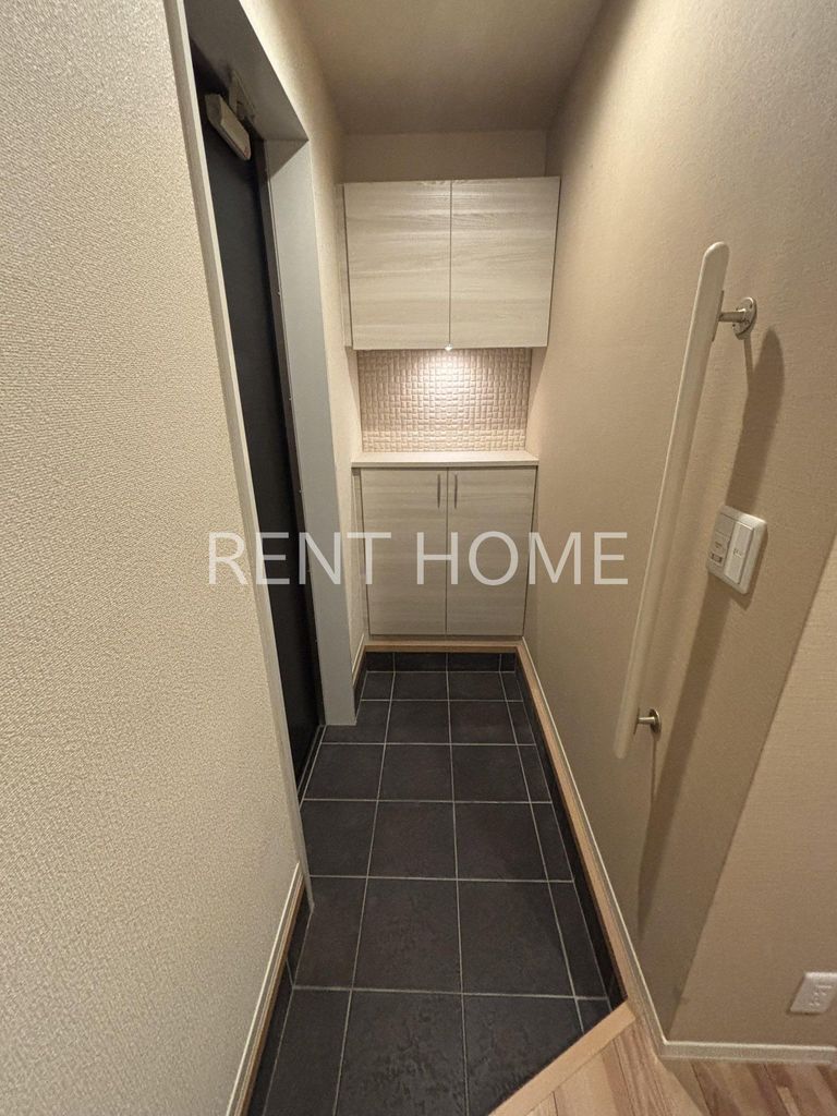 玄関　別タイプのお部屋の写真です