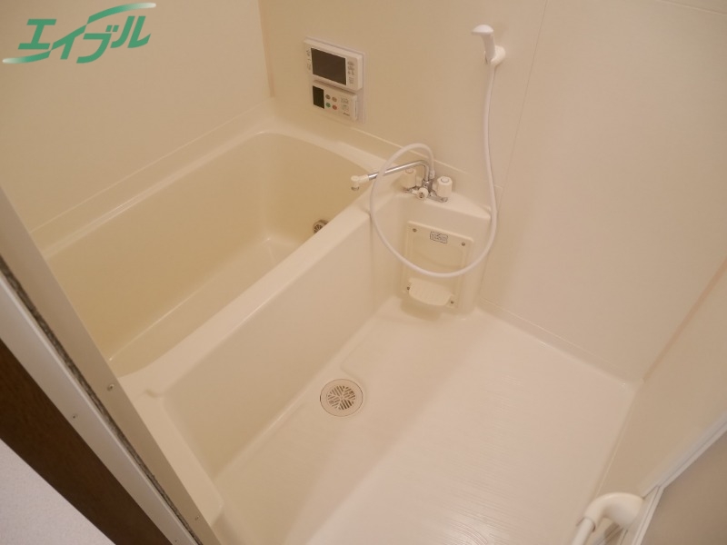 バス・シャワールーム　同物件別部屋のお写真です。