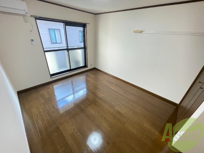 居室・リビング　高級感のあるフローリング