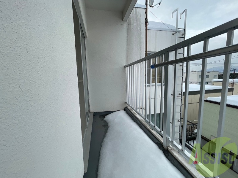 バルコニー　バルコニーは幅があり、広い印象を受けました。