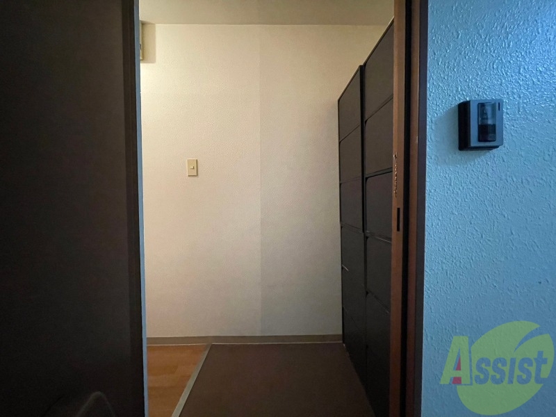 玄関　玄関です。ご覧の通り広々としていますね。