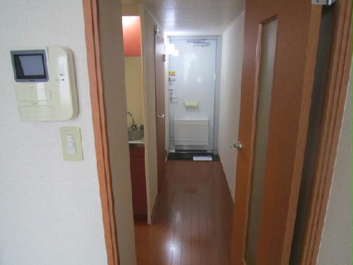 玄関　居室側から玄関