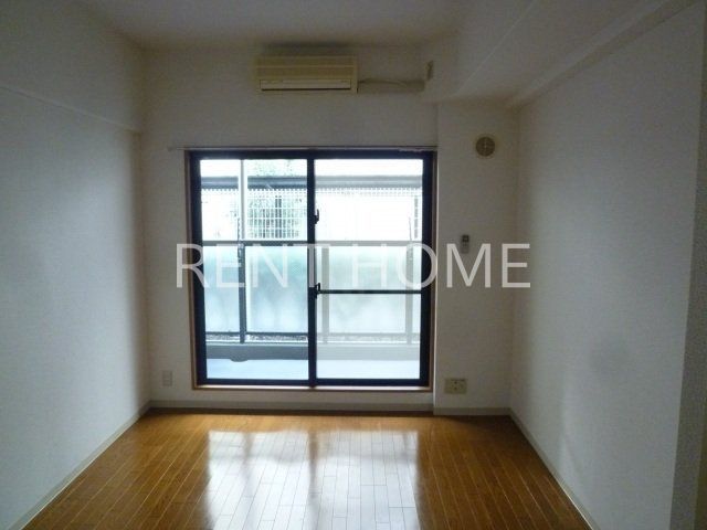 居室・リビング　8帖洋室