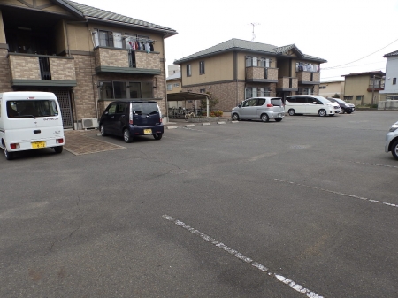 駐車場　車をお持ちの方に嬉しい駐車場付きの物件です