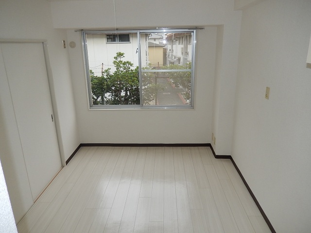 居室・リビング　明るいリビング