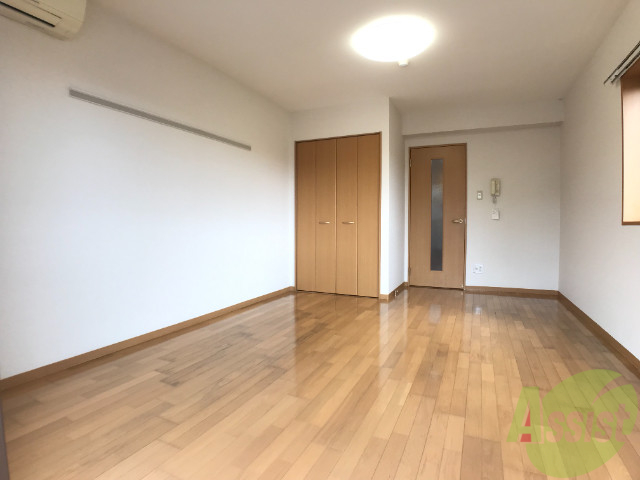 その他部屋・スペース　１０．２帖の洋室を別の角度から撮影してみました。