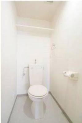 トイレ　同物件・別タイプのお部屋になります。（参考写真）