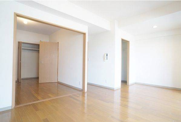 居室・リビング　同物件・別タイプのお部屋になります。（参考写真）