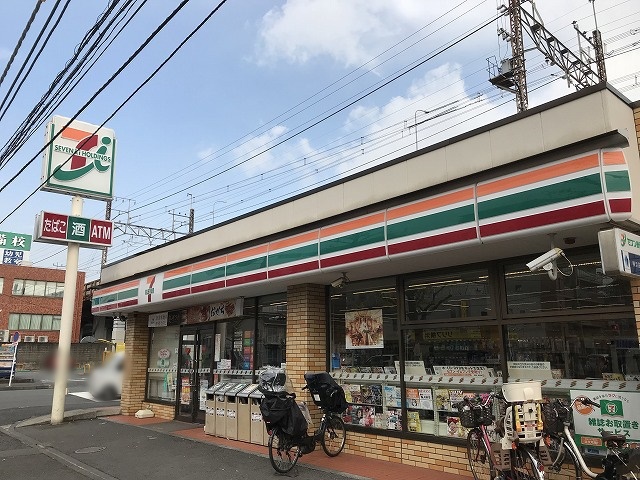 コンビニ　セブンイレブン（コンビニ）まで742m