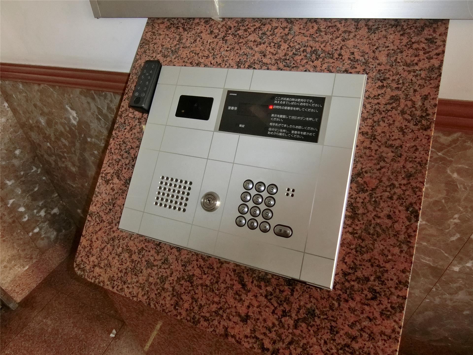 エントランス　安心のオートロック付きマンションです♪