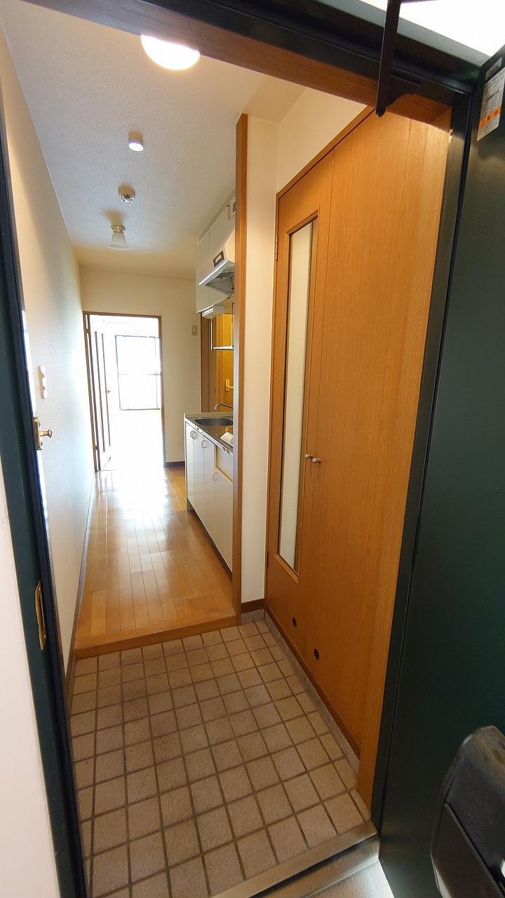 玄関　身だしなみチェックに便利なミラー付きの玄関♪