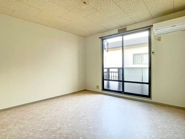 居室・リビング　2階別室の参考写真です。現況を優先します。(202)