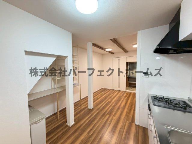 居室・リビング　こちらのリビングで趣味の時間をお楽しみください