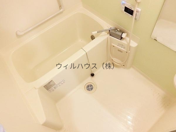 バス・シャワールーム　浴室乾燥機、追い焚き機能付きバス！