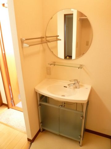 洗面設備　お洒落な洗面台です