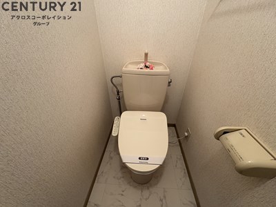 トイレ　温水洗浄便座機能付きのトイレです♪