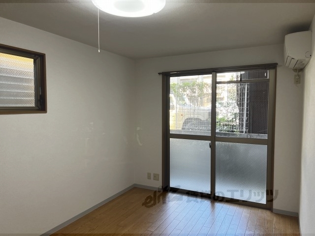 居室・リビング　収納下部