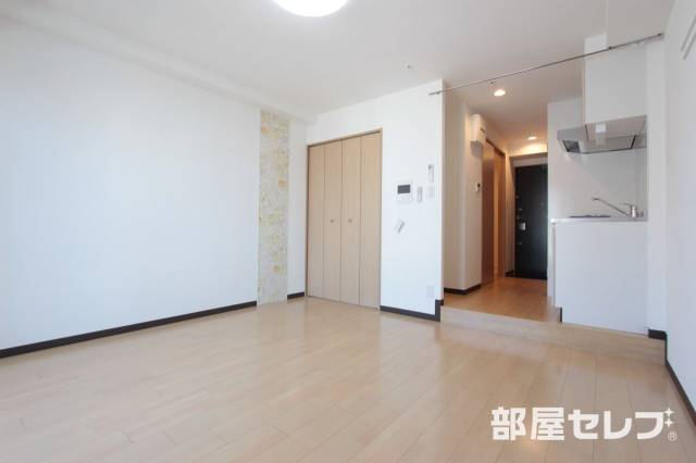 居室・リビング　広く使えるお部屋です