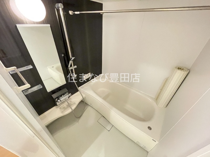 バス・シャワールーム　同型別部屋写真（反転）