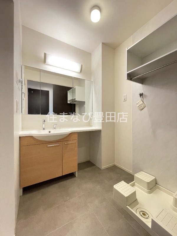 洗面設備　同型別部屋写真（反転）