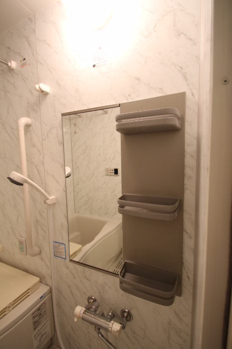 バス・シャワールーム　落ち着いた空間のお風呂です