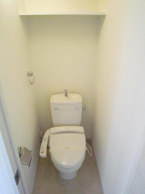 トイレ　温水洗浄便座