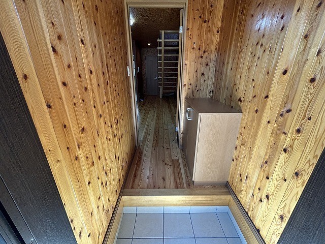 玄関　※別室同じ間取りの写真。現況を優先します。