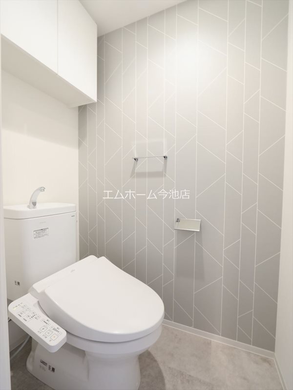 トイレ　温水洗浄便座付トイレ