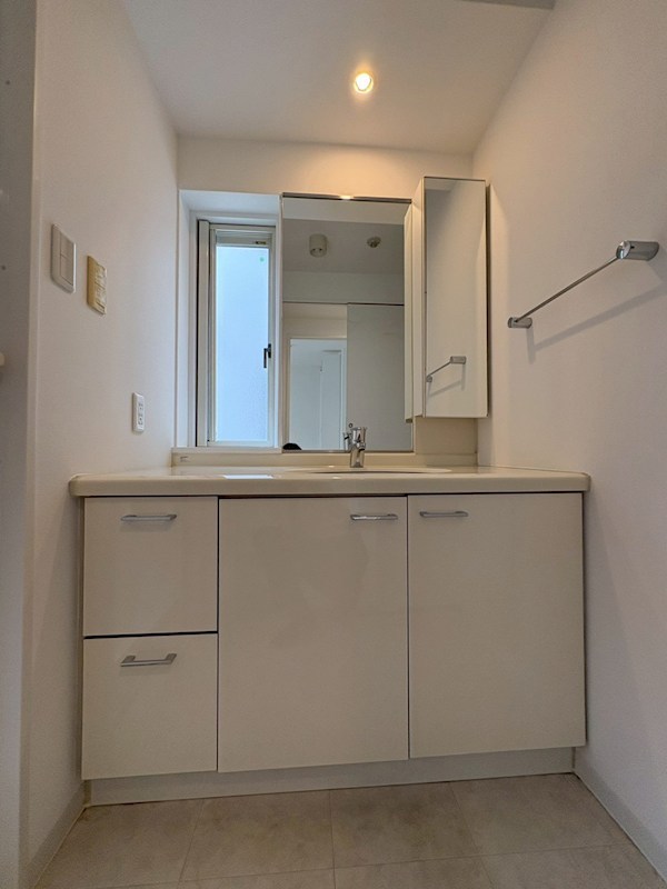 洗面設備　同物件別間取り参照。現況優先