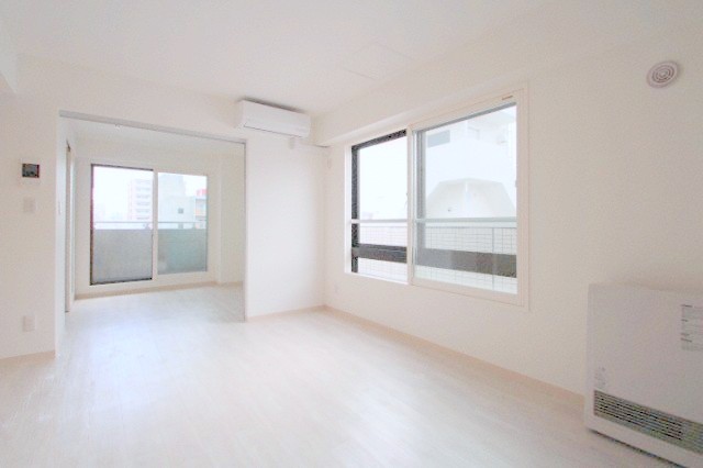 居室・リビング　エアコン付きのリビング◎