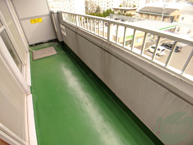 バルコニー　お天気のいい日はバルコニーで洗濯物も干せますよ。