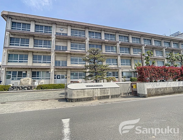 中学校　南第二中学校（中学校）まで782m