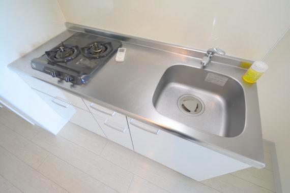 キッチン　オシャレなシステムキッチン。お料理好きには嬉しいですね。