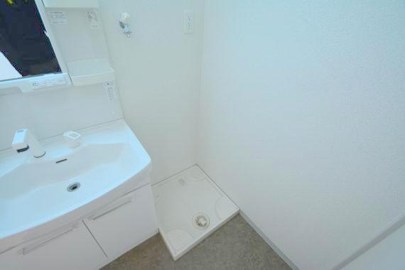 その他設備　嬉しい室内洗濯機置場。これで洗濯機も長持ちしますね。