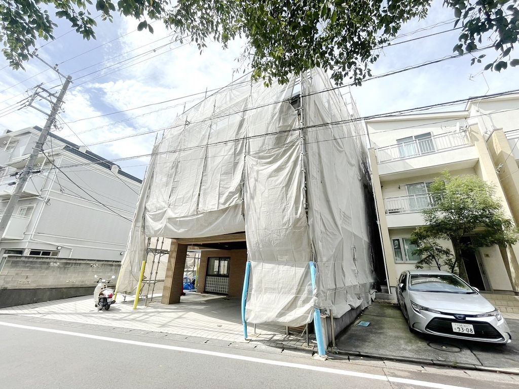 建物外観　駐車場