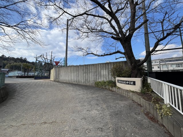 中学校　宝塚市立西谷中学校（中学校）まで4600m